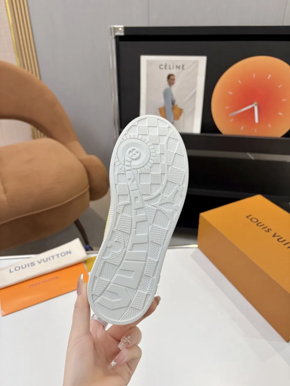 p580🐮🐮 LV couple skate shoes｜Classic jacquard, the ultimate code for a sweet outing! 👫** This pair of shoes is Louis Vuitton's love letter to fashionistas💌 - **classic presbyopic skate shoes**, the perfect choice for couples to go out on the street!  🔸 **Luxury details are a must-have**: Jacquard fabric  🔸 **So comfortable that you don’t want to take it off**: The sheepskin lining is skin-friendly and breathable, warm in autumn and winter without stuffing your feet, refreshing in spring and summer without being sticky, and you can wear it with a high-end feel in all seasons!  🔸 **Steady sense of security**: Non-slip rubber outsole, perfect grip, accompanying you through romantic streets.  **💑 Couple outfit inspiration**: ▪️ For boys, pair with leggings + baseball cap for a trendy street look!  ▪️ Girls can wear short skirts or shark pants, and the sweet and cool style is easy to choose~ **#Louis Vuitton #couple shoes #presbyopia classic** **👉 Click to collect and become the most fashionable CP in the circle of friends with him! ** Fabric: Imported cowhide/classic jacquard fabric Lining: Sheepskin lining Sole: Original rubber sole Size: Women’s size 35-42 (40/41/42 customized) Men’s size 39-45 (39.45 customized)